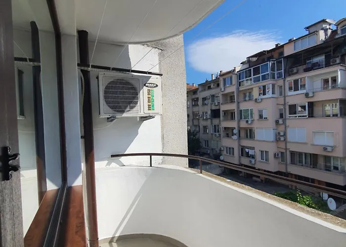 Lazur 13 Μπουργκάς